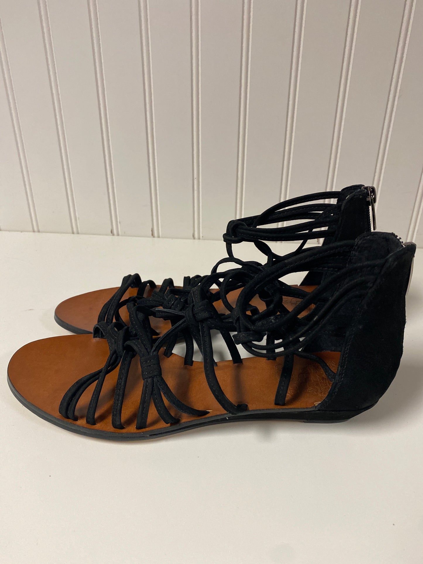 Sandals Flats By Vince Camuto In Black, Size: 7.5