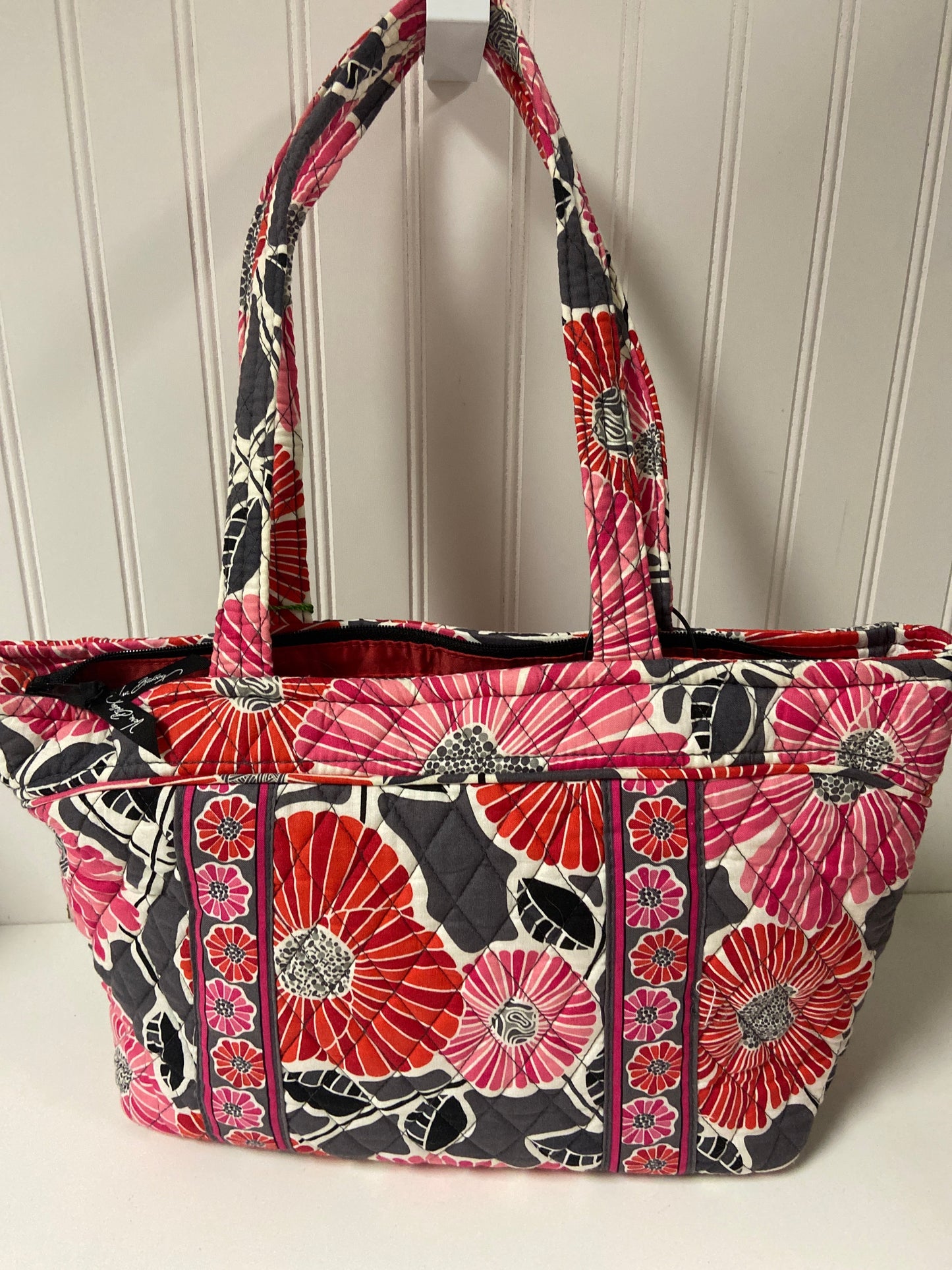 Handbag By Vera Bradley, Size: Medium