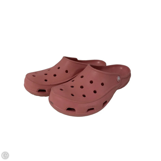 Sandals Flats By Crocs In Pink, Size: 7