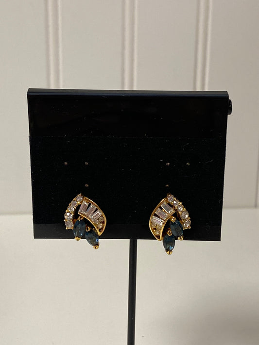 Earrings Stud By Clothes Mentor  Size: 1