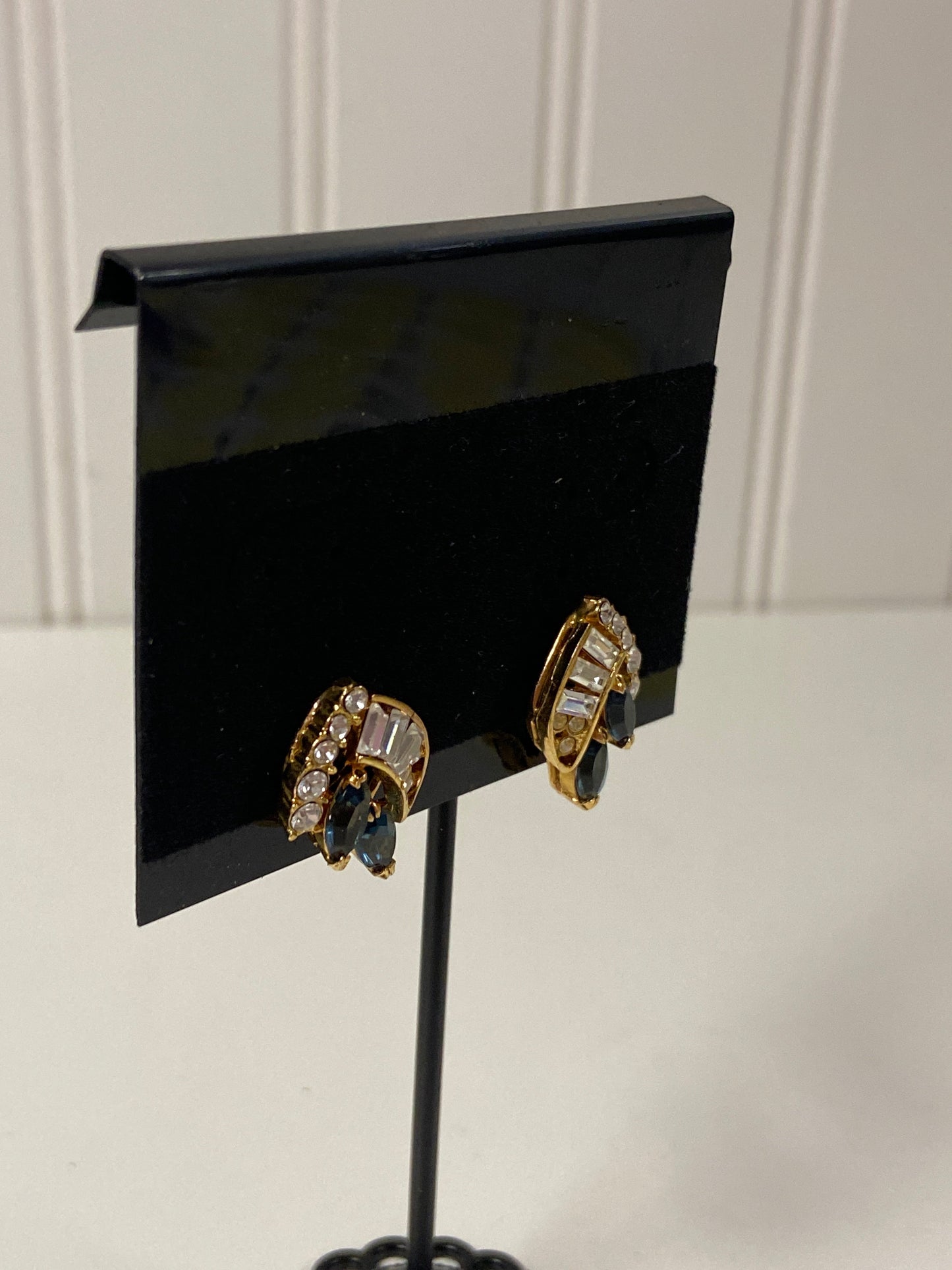 Earrings Stud By Clothes Mentor  Size: 1