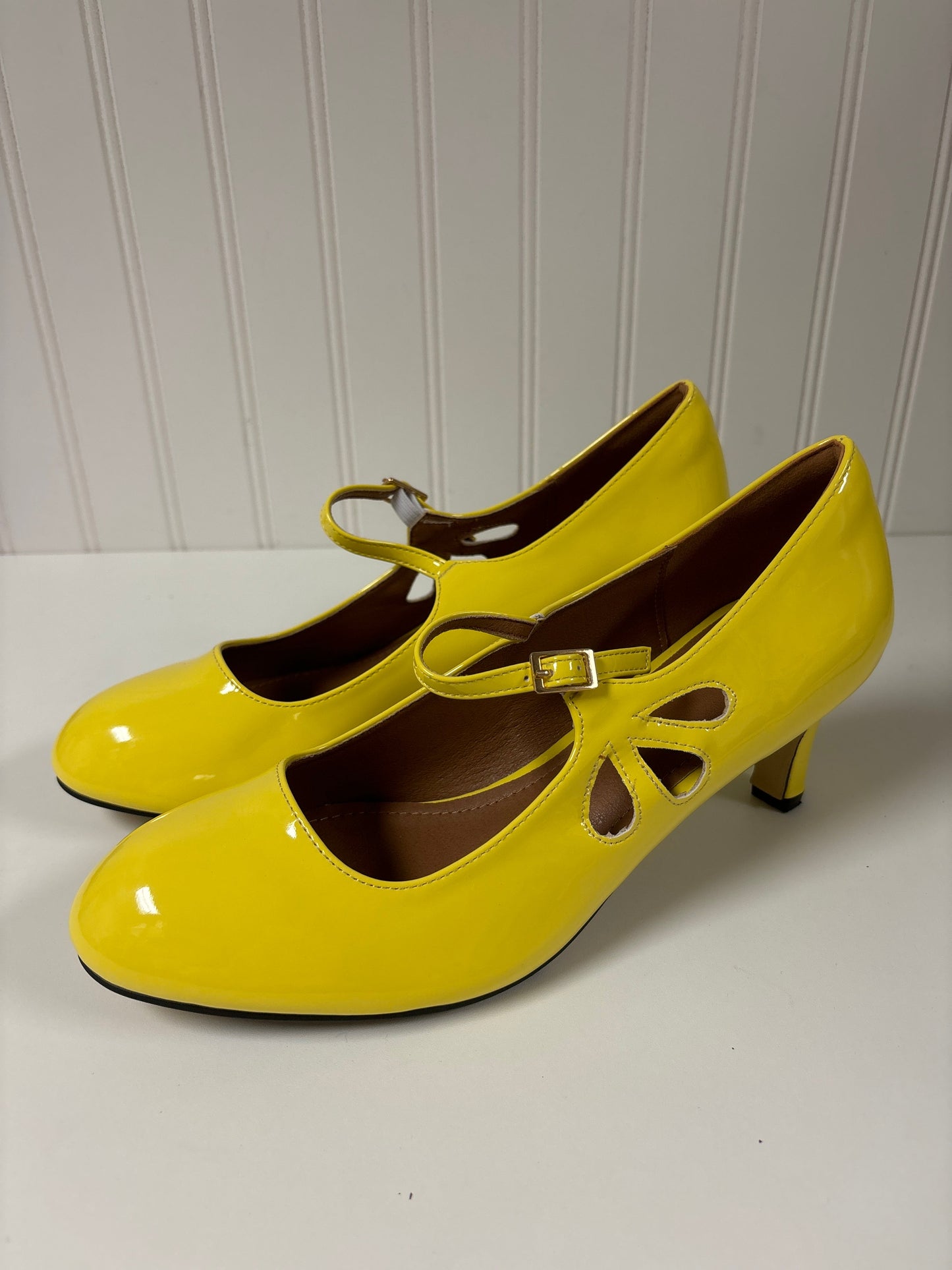 Yellow Shoes Heels Block Clothes Mentor, Size 10.5