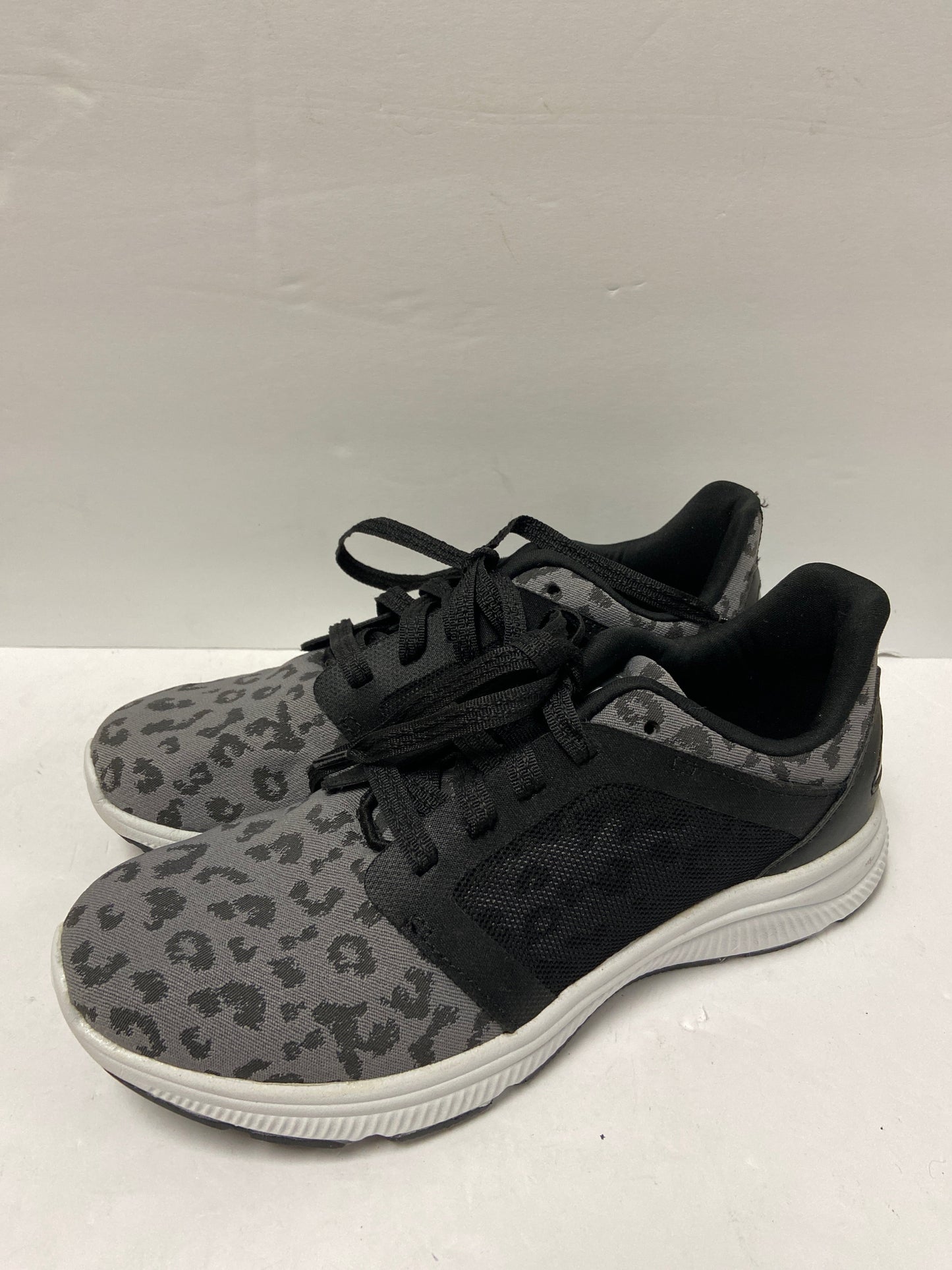 Grey Shoes Athletic Avia, Size 7