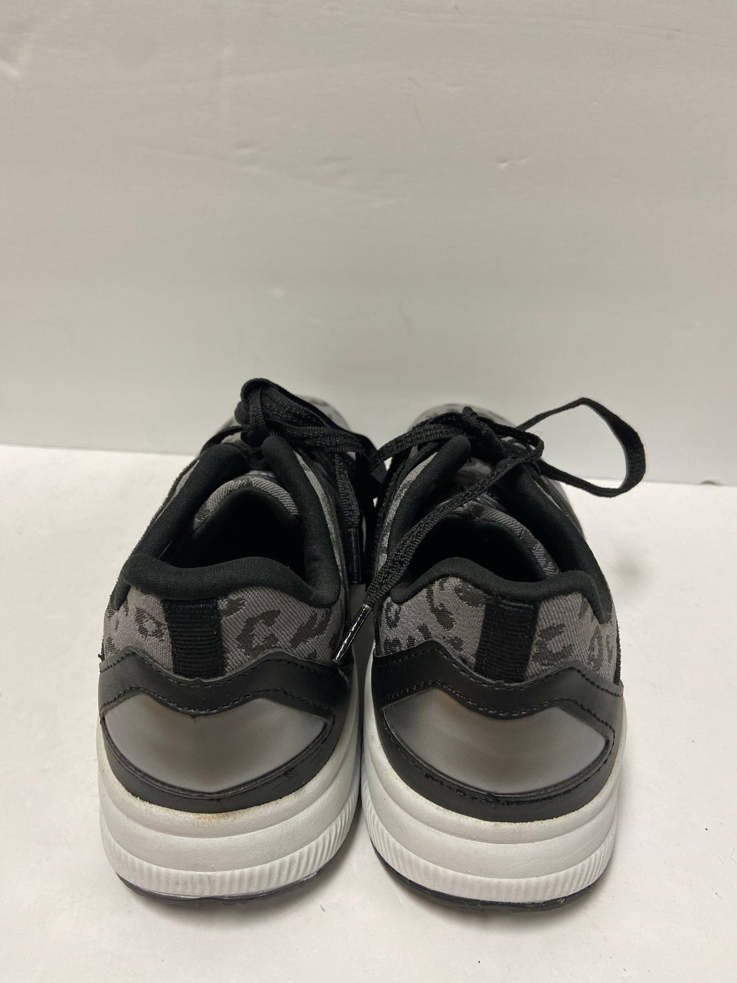 Grey Shoes Athletic Avia, Size 7