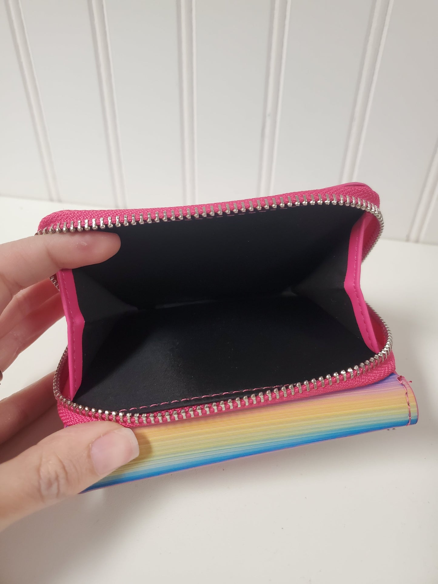 Wallet Clothes Mentor, Size Small