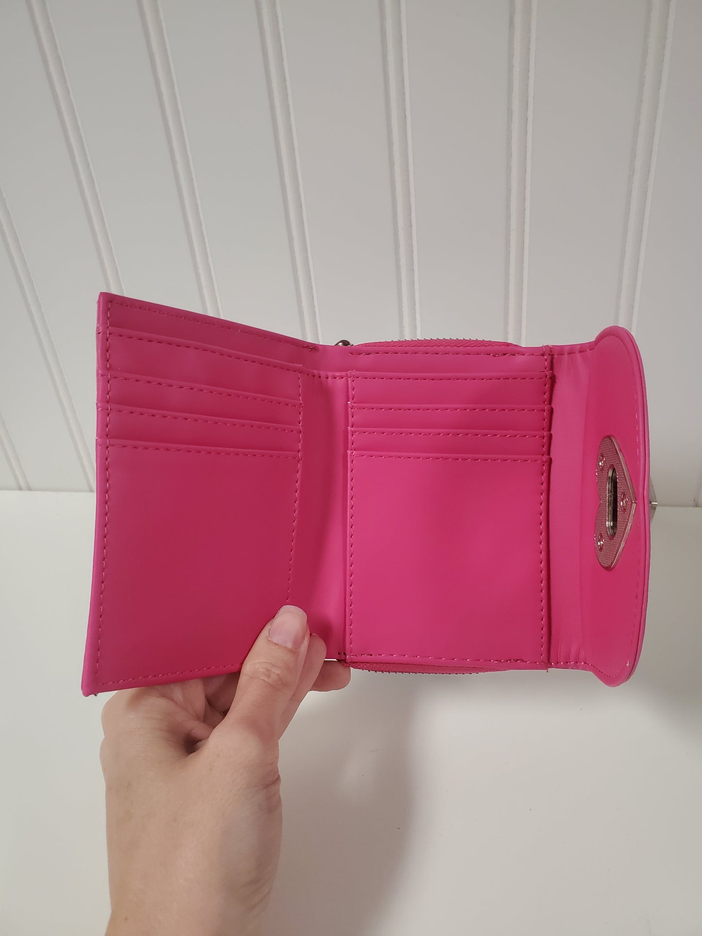 Wallet Clothes Mentor, Size Small