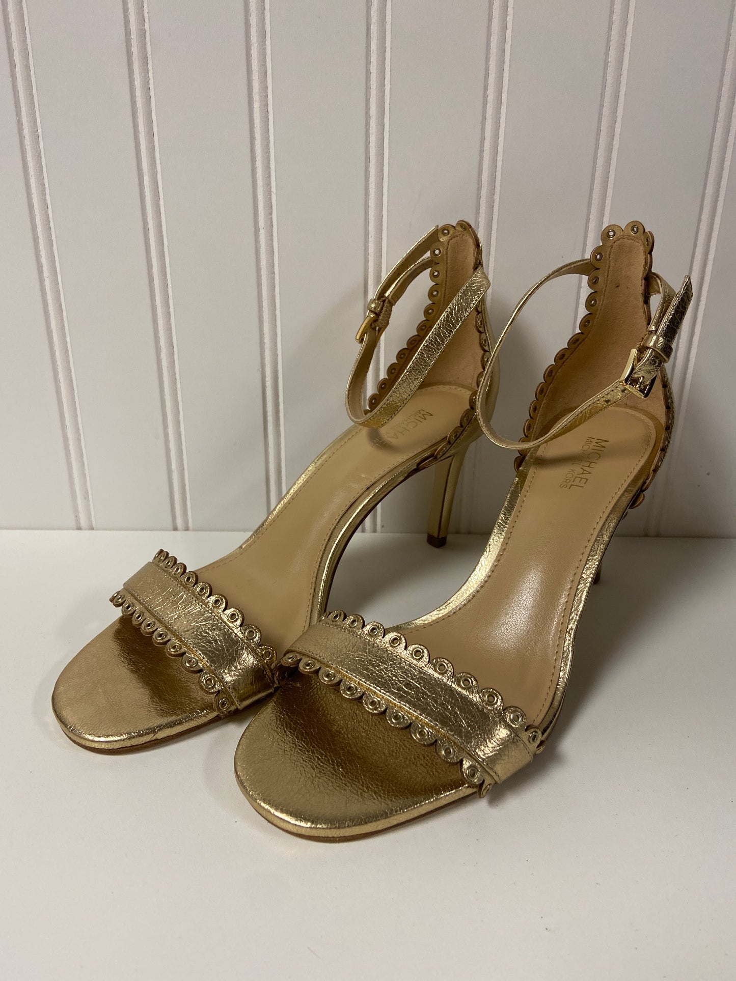 Shoes Designer By Michael Kors In Gold, Size: 6