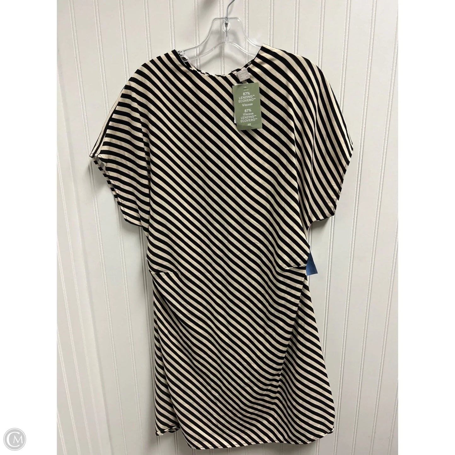 Dress Casual Short By H&m In Striped Pattern, Size: M