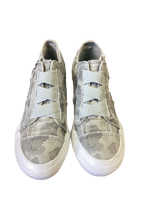 Camouflage Print Shoes Flats Blowfish, Size 6.5