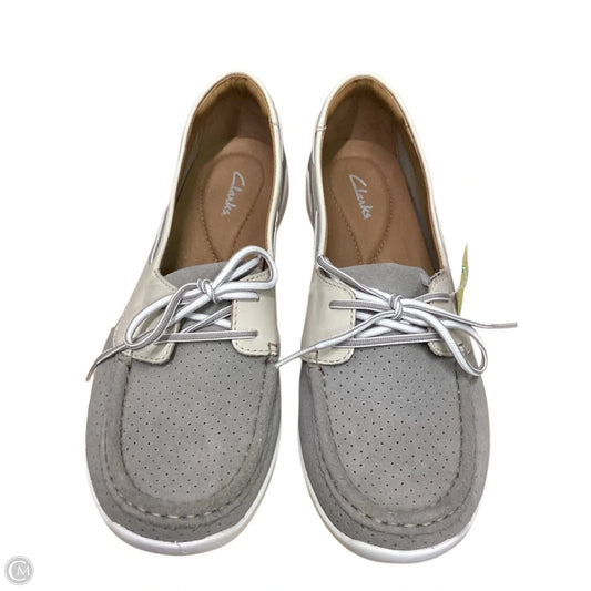 Shoes Flats By Clarks In Grey, Size: 9