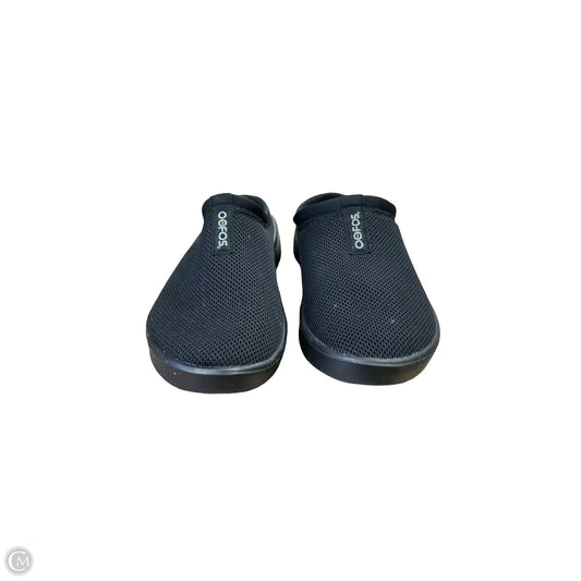 Shoes Flats By Oofos In Black, Size: 9