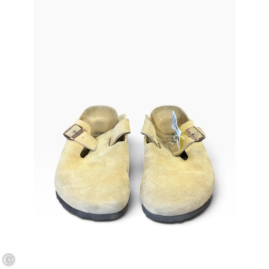 Shoes Flats By Birkenstock In Brown, Size: 7