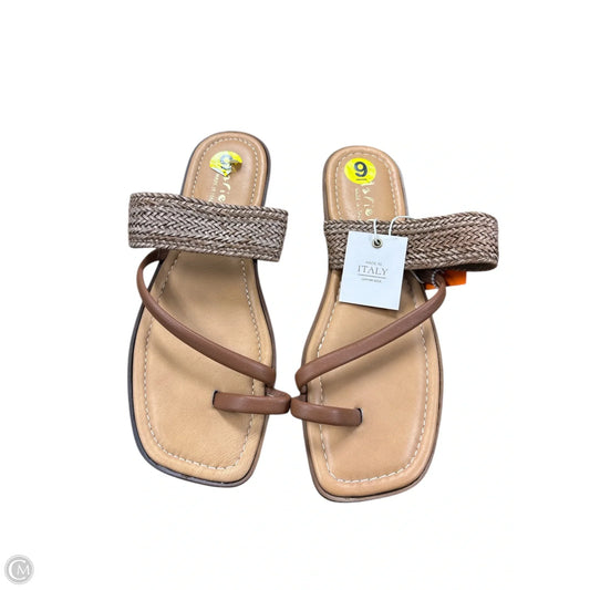 Sandals Flats By Clothes Mentor In Brown, Size: 9