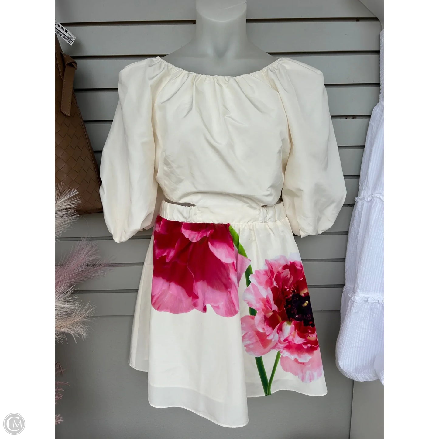 Dress Party Short By Express In Cream, Size: L