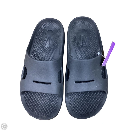 Sandals Flats By Clothes Mentor In Black, Size: 8