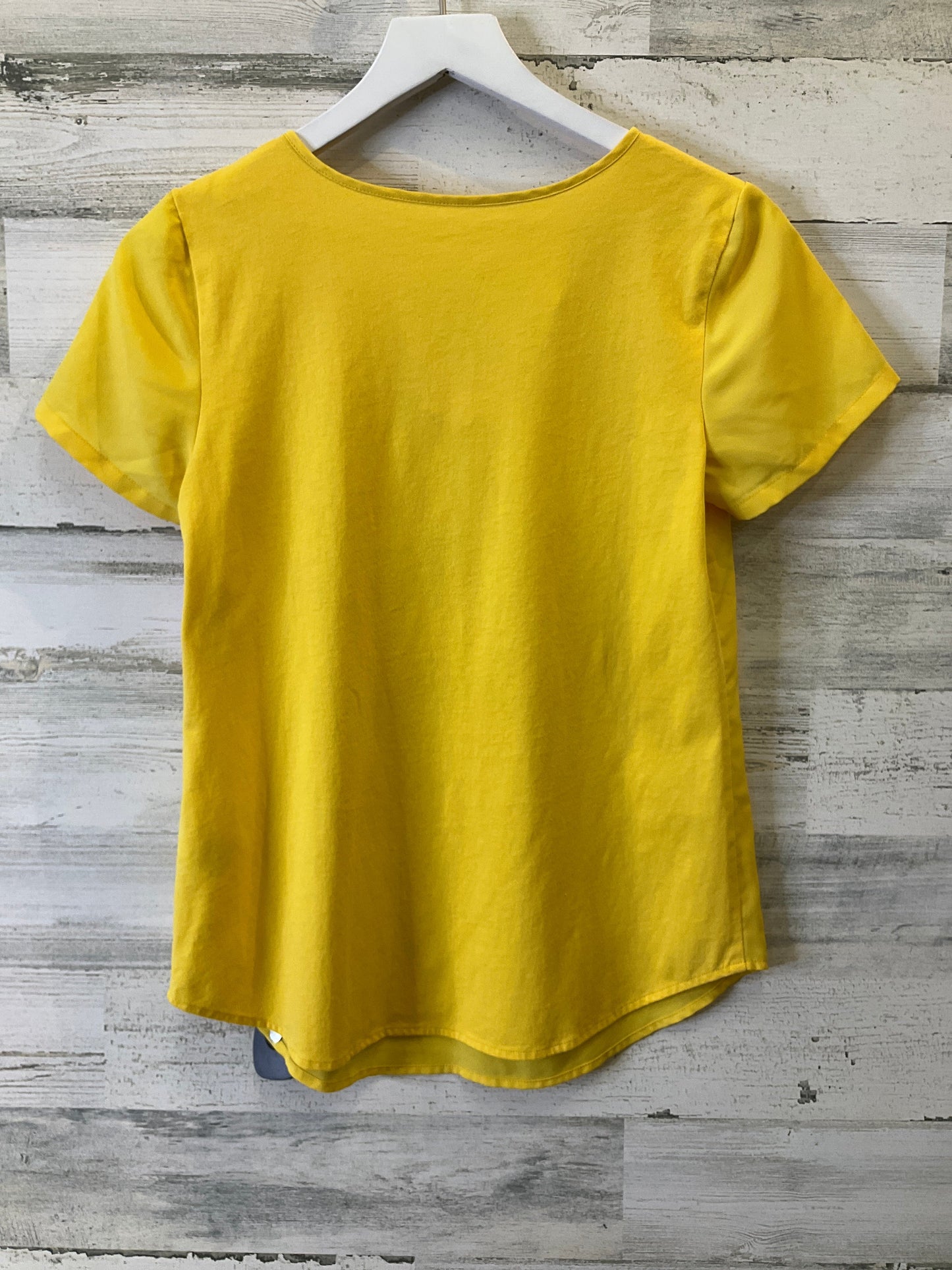 Yellow Top Short Sleeve Van Heusen, Size Xs