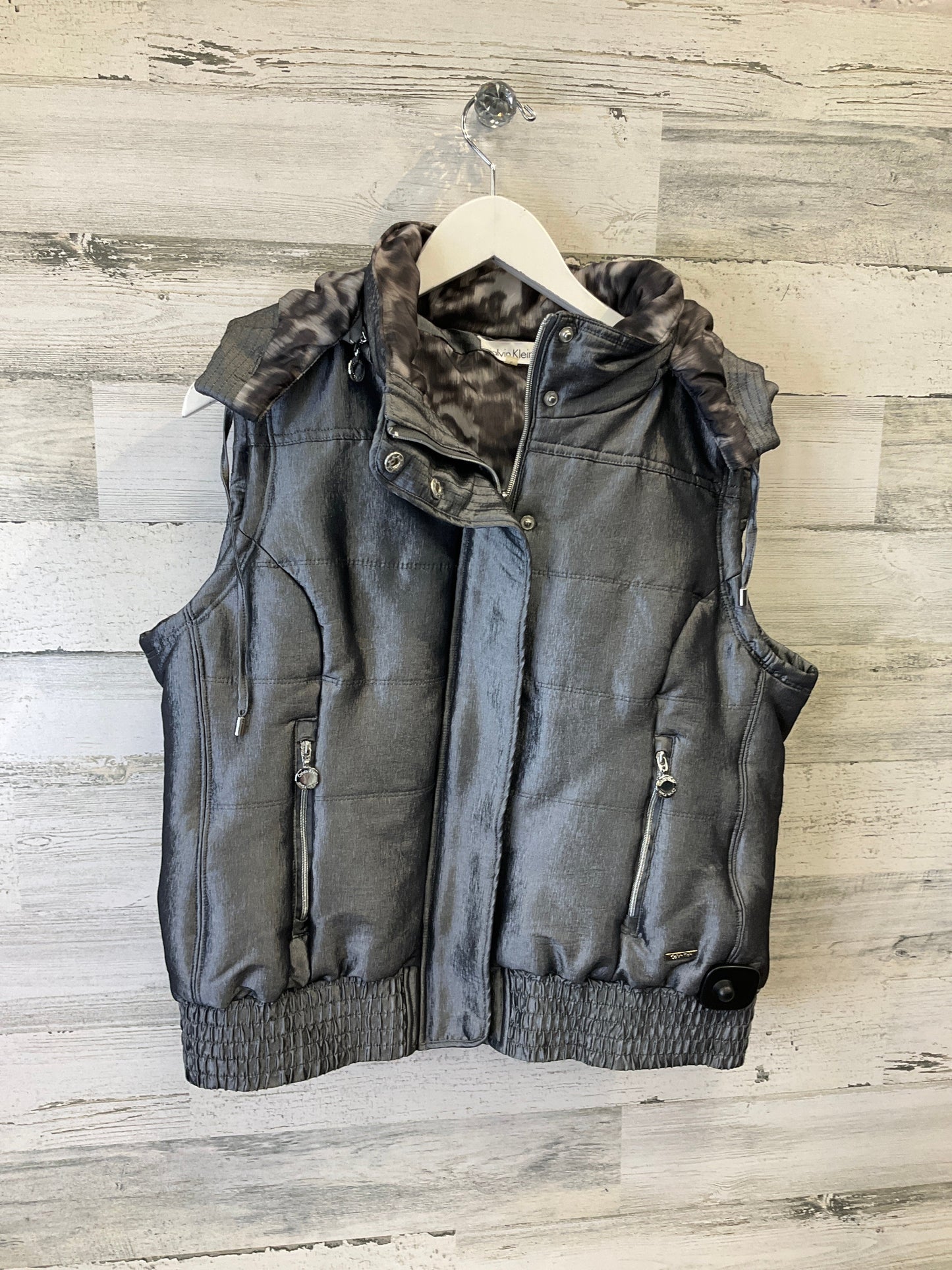 Vest Puffer & Quilted By Calvin Klein In Silver, Size: L