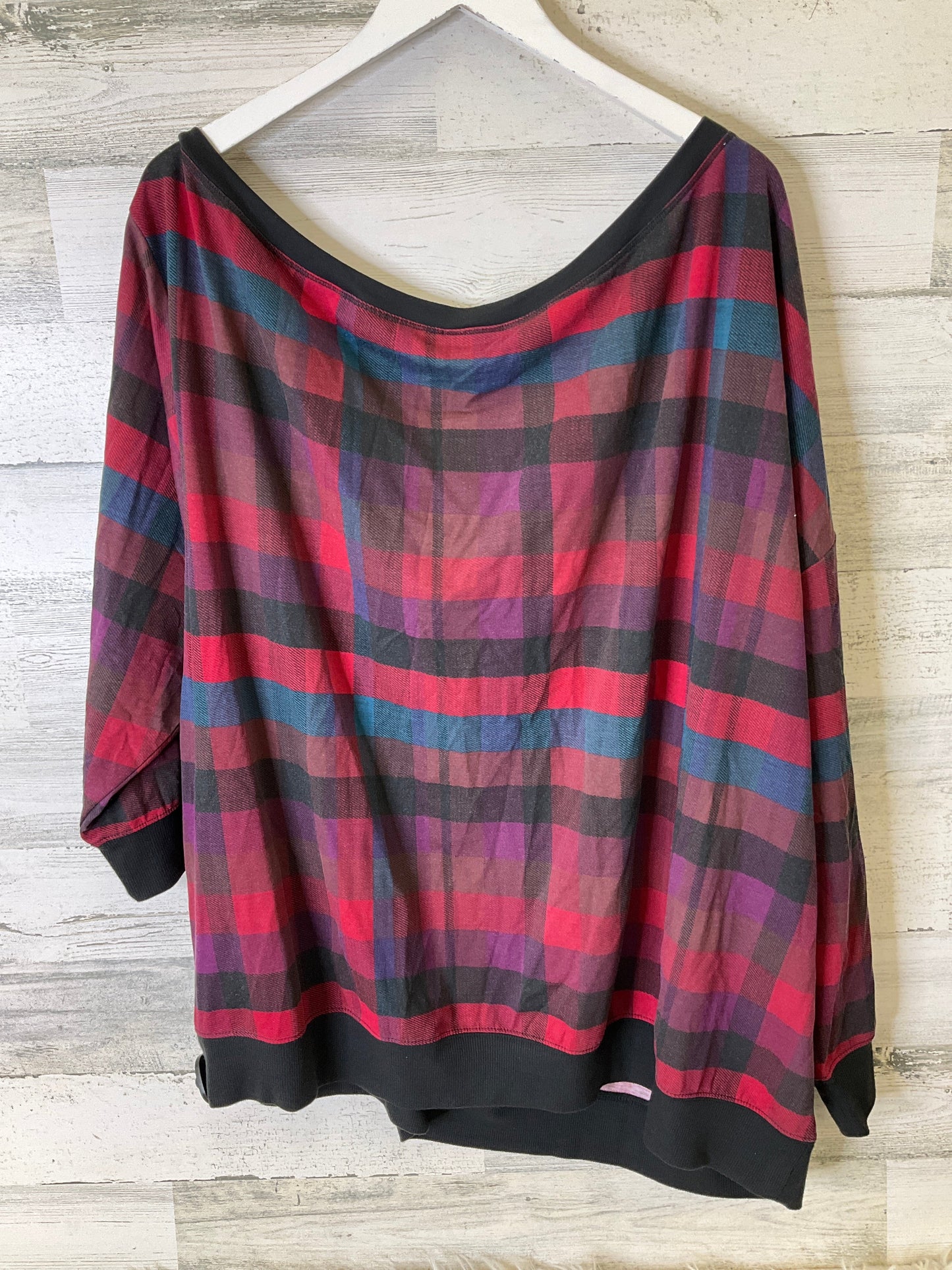 Top Long Sleeve By Torrid In Black & Red, Size: 4x