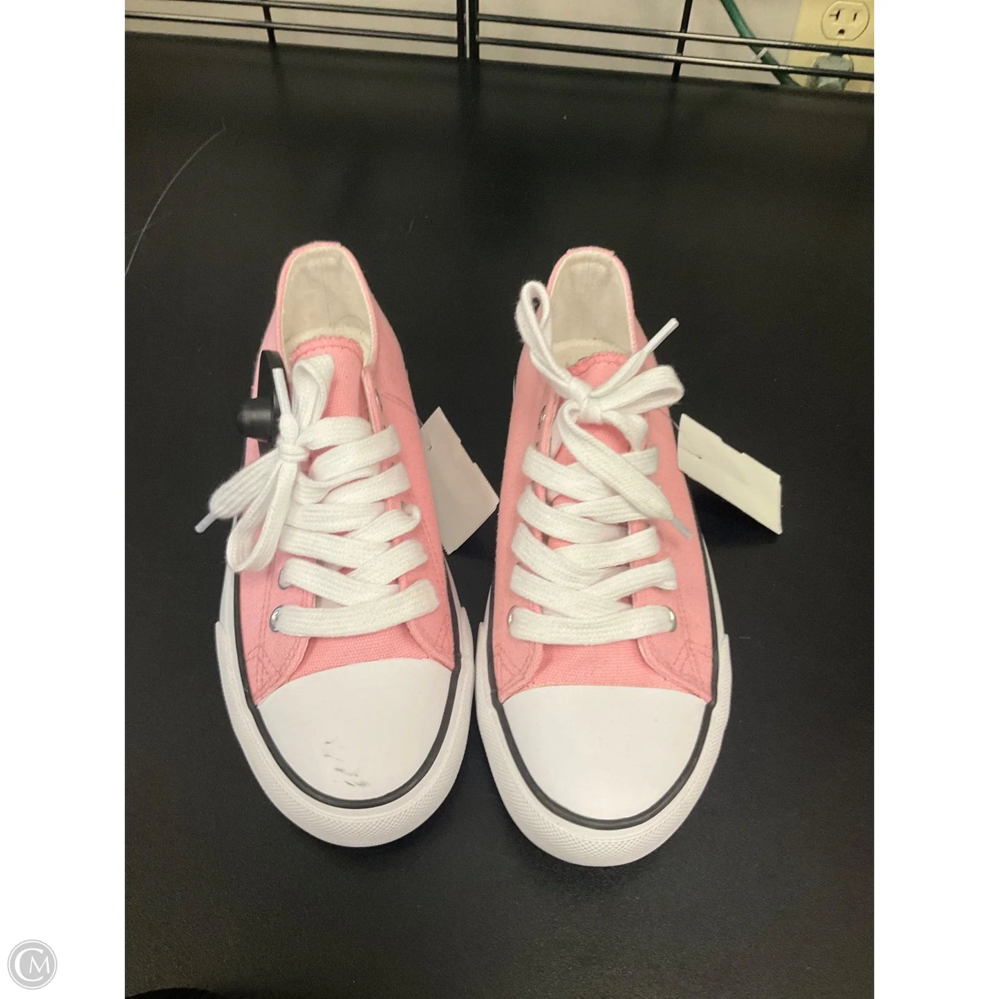 Shoes Sneakers By Clothes Mentor In Pink, Size: 7