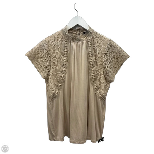 Top Short Sleeve By Cable And Gauge In Beige, Size: M