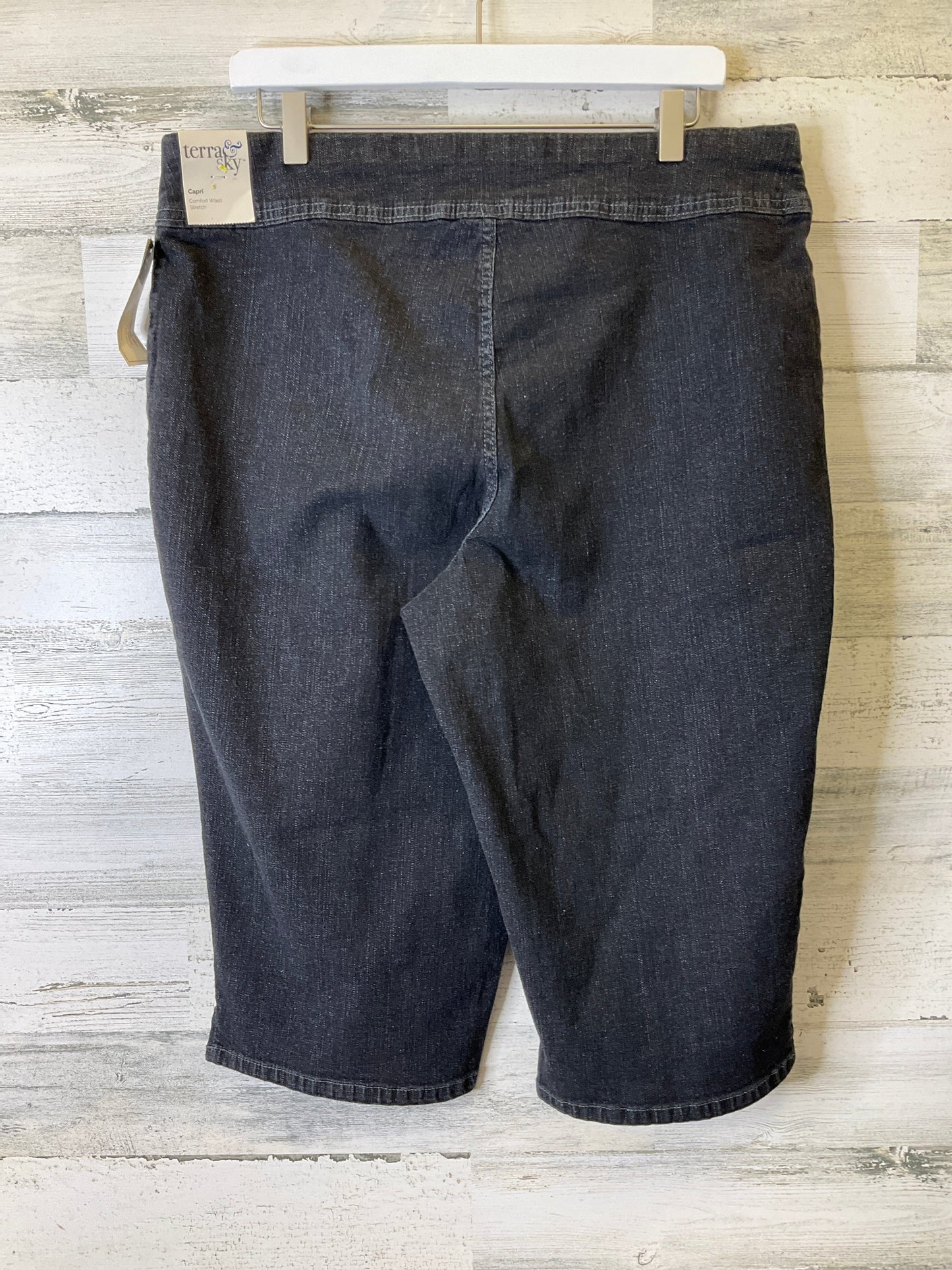 Capris By Terra & Sky  Size: 14