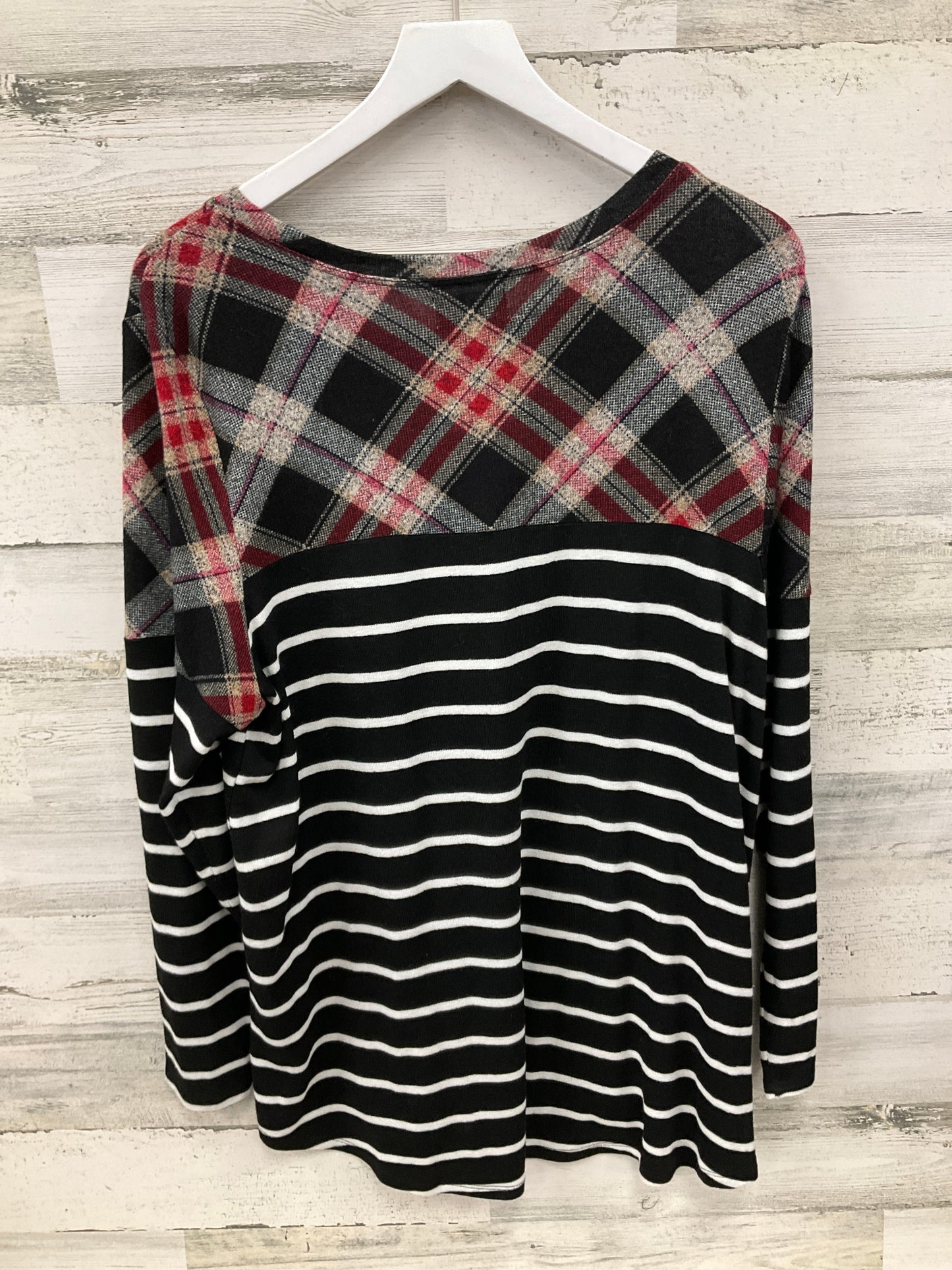 Top Long Sleeve By Maurices In Black & Red, Size: 1x