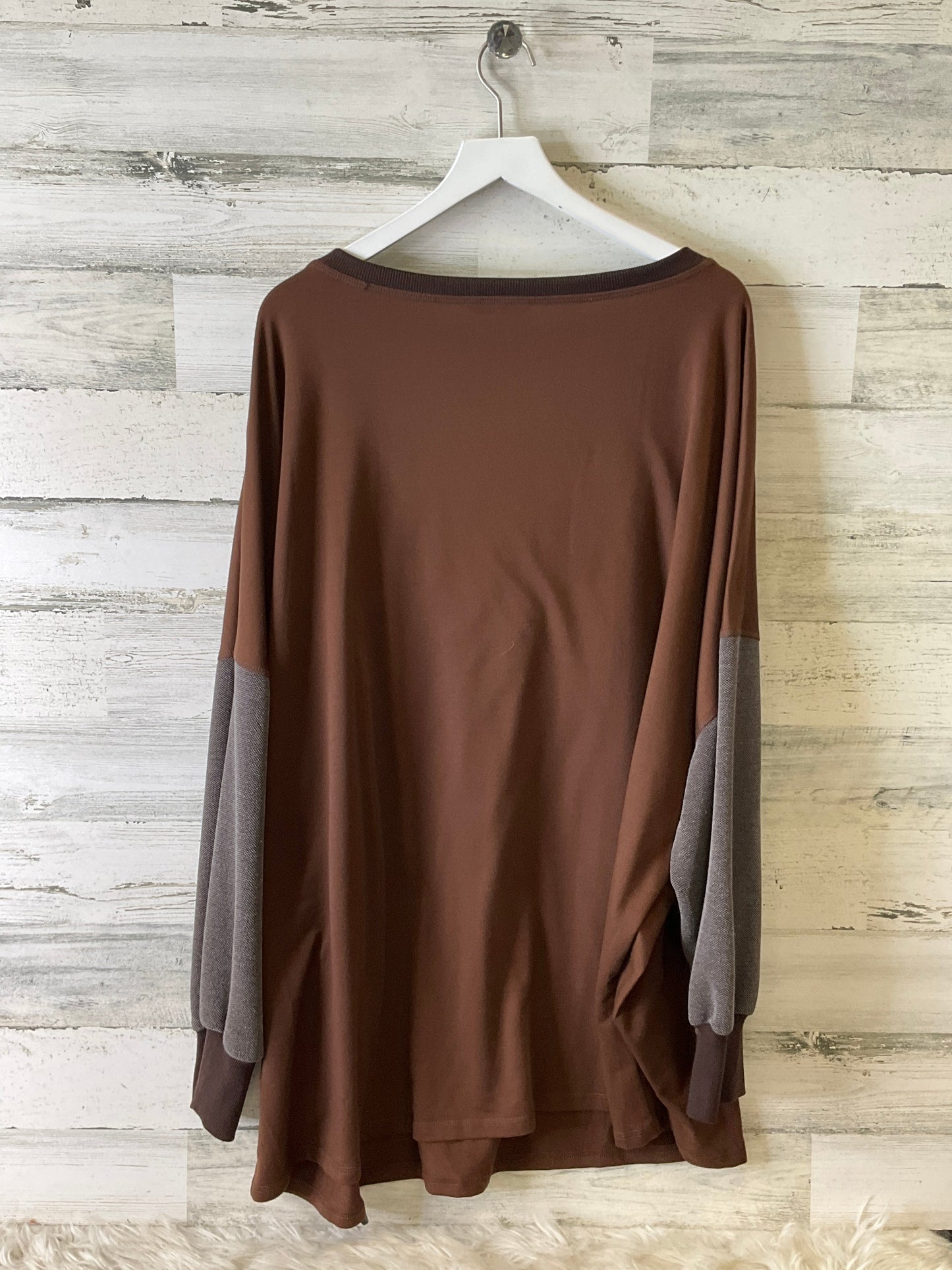 Top Long Sleeve By Clothes Mentor In Brown, Size: 4x