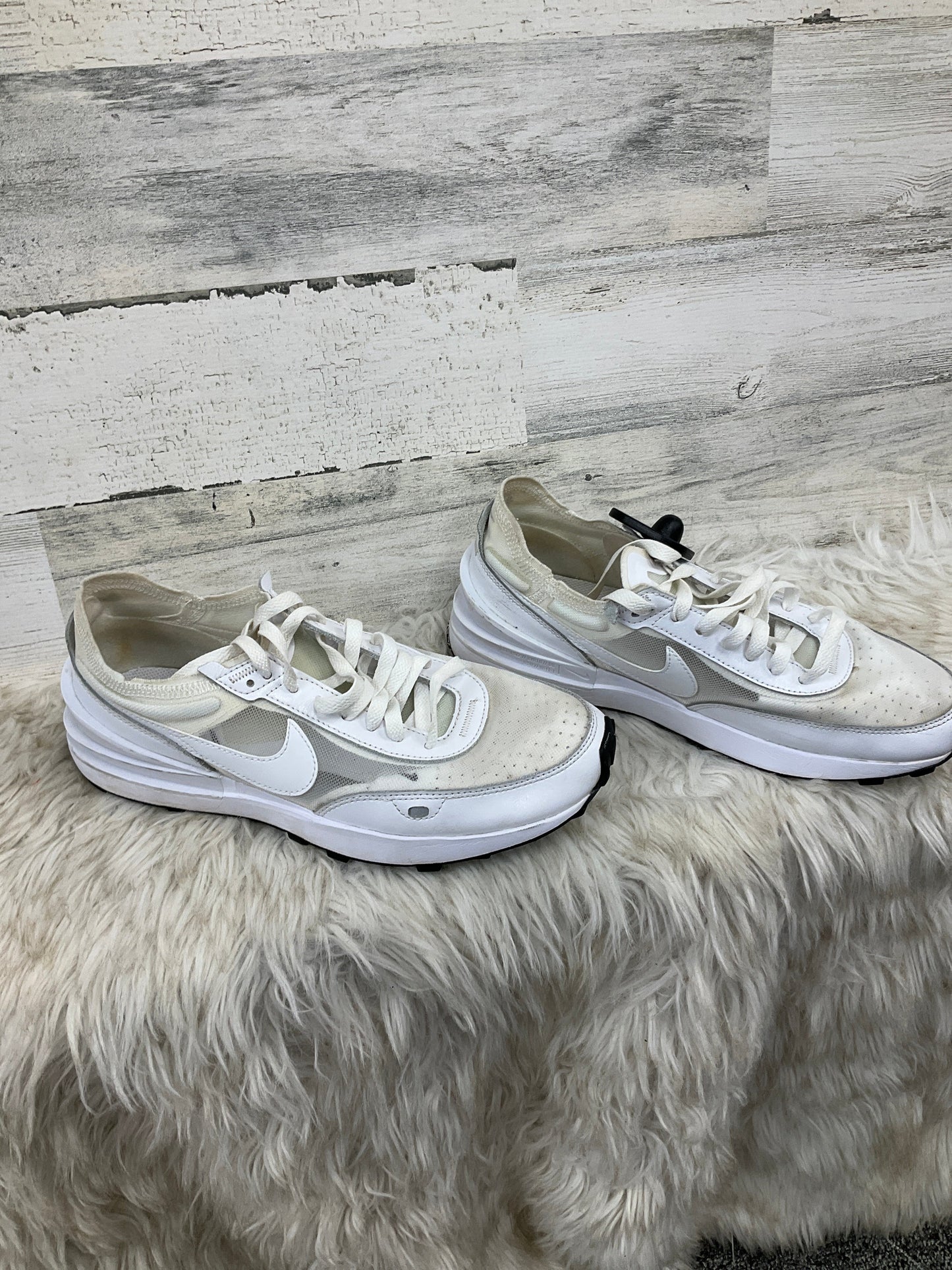 Shoes Athletic By Nike In White, Size: 9