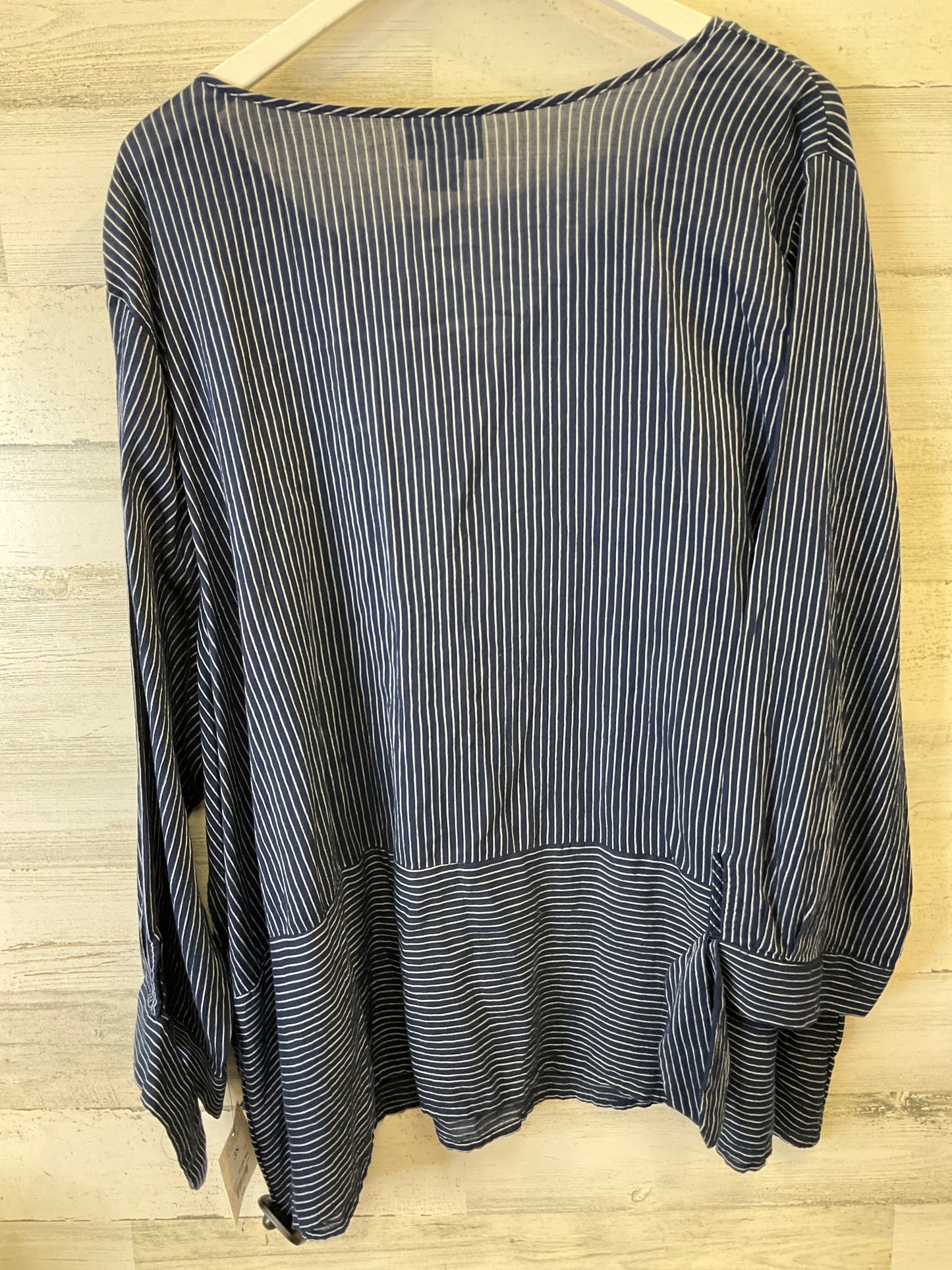 Top Long Sleeve By Liz Claiborne In Blue & White, Size: 3x