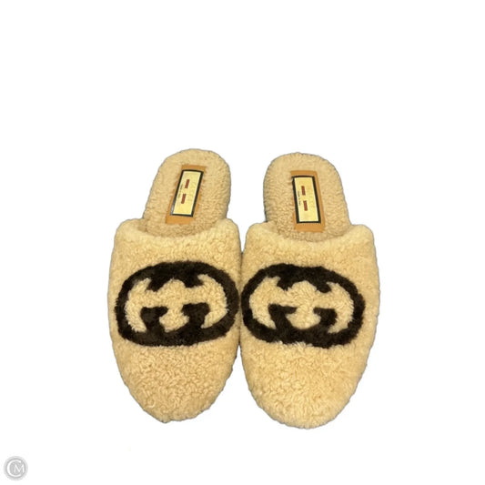 Slippers Luxury Designer By Gucci In Tan, Size: 6.5