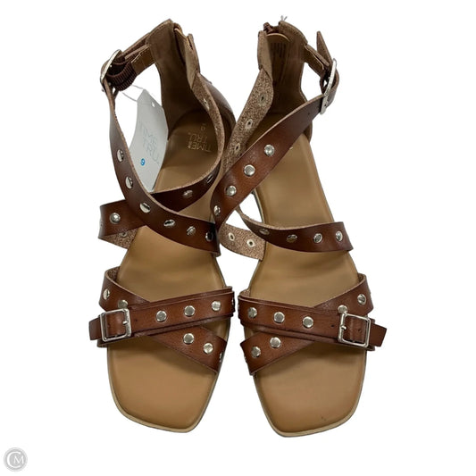 Sandals Flats By Time And Tru In Brown, Size: 9