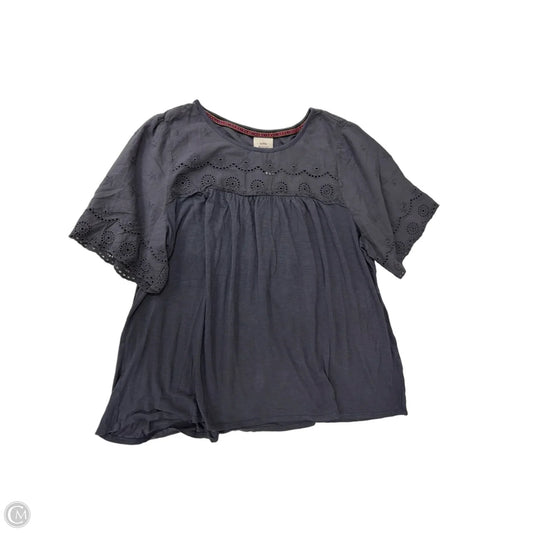 Top Short Sleeve By Knox Rose In Grey, Size: 1x