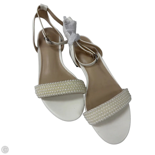 Sandals Flats By Clothes Mentor In White, Size: 7