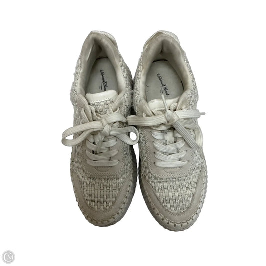 Shoes Sneakers By Universal Thread In White, Size: 7