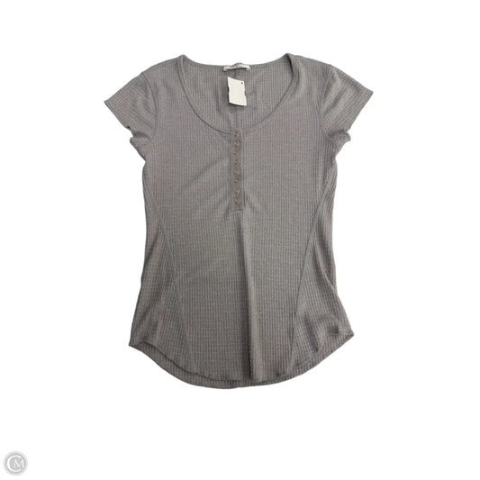 Top Short Sleeve By Zenana In Grey, Size: S
