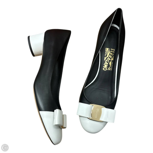 Shoes Luxury Designer By Ferragamo In Black & White, Size: 9.5