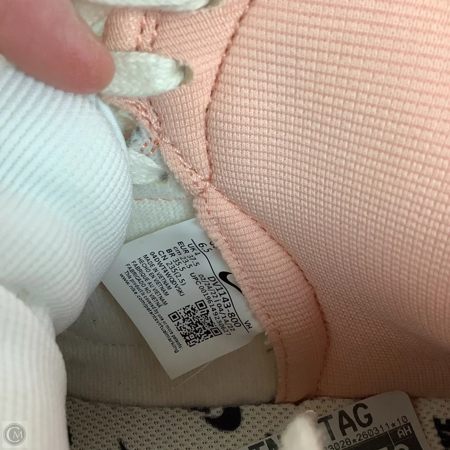 Shoes Sneakers By Nike In Peach, Size: 6.5