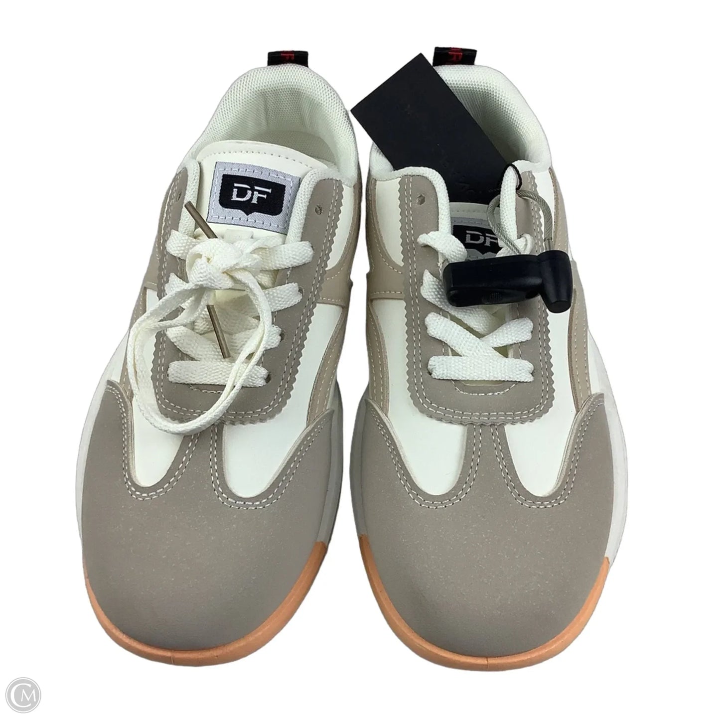 Shoes Sneakers By Clothes Mentor In Cream, Size: 7.5