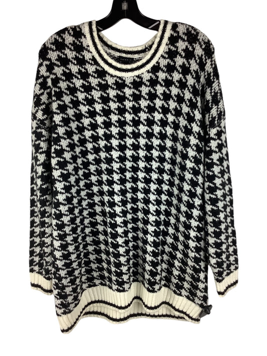 Sweater By Torrid In Black & White, Size: 2x