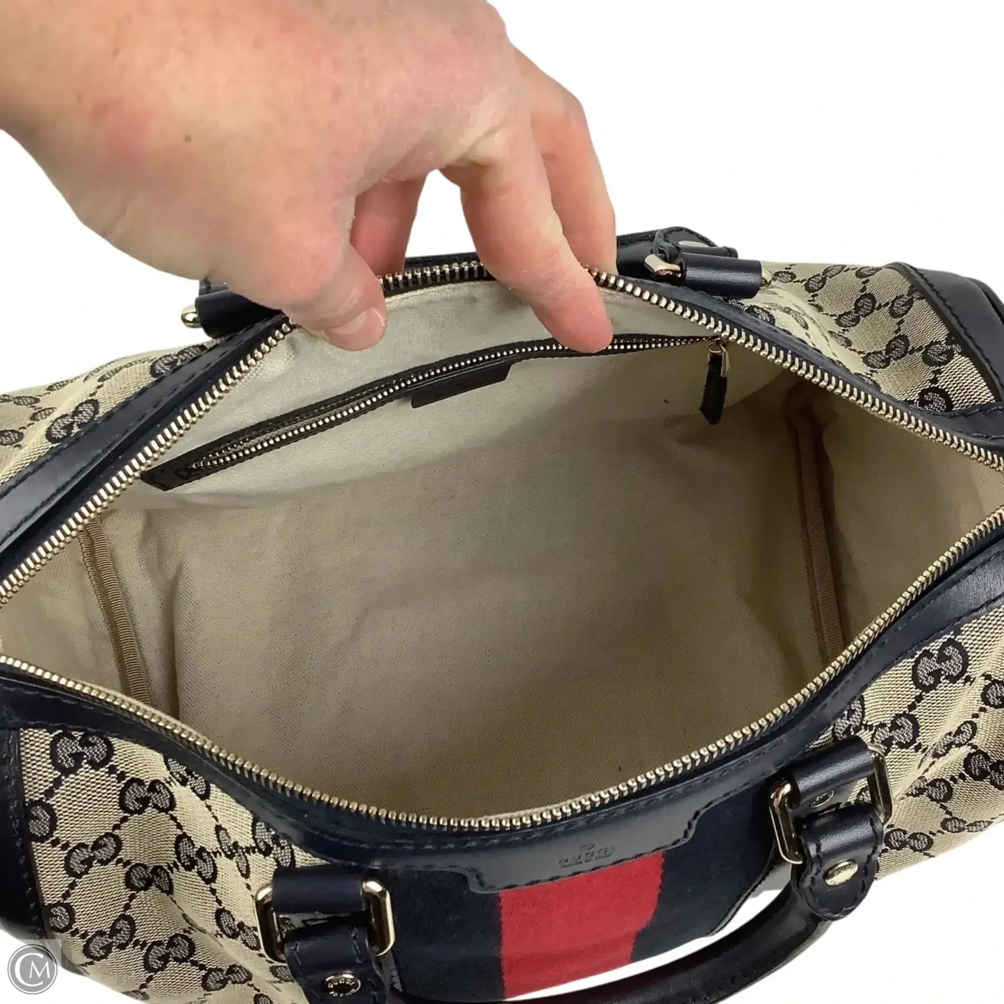 Handbag Luxury Designer By Gucci, Size: Medium