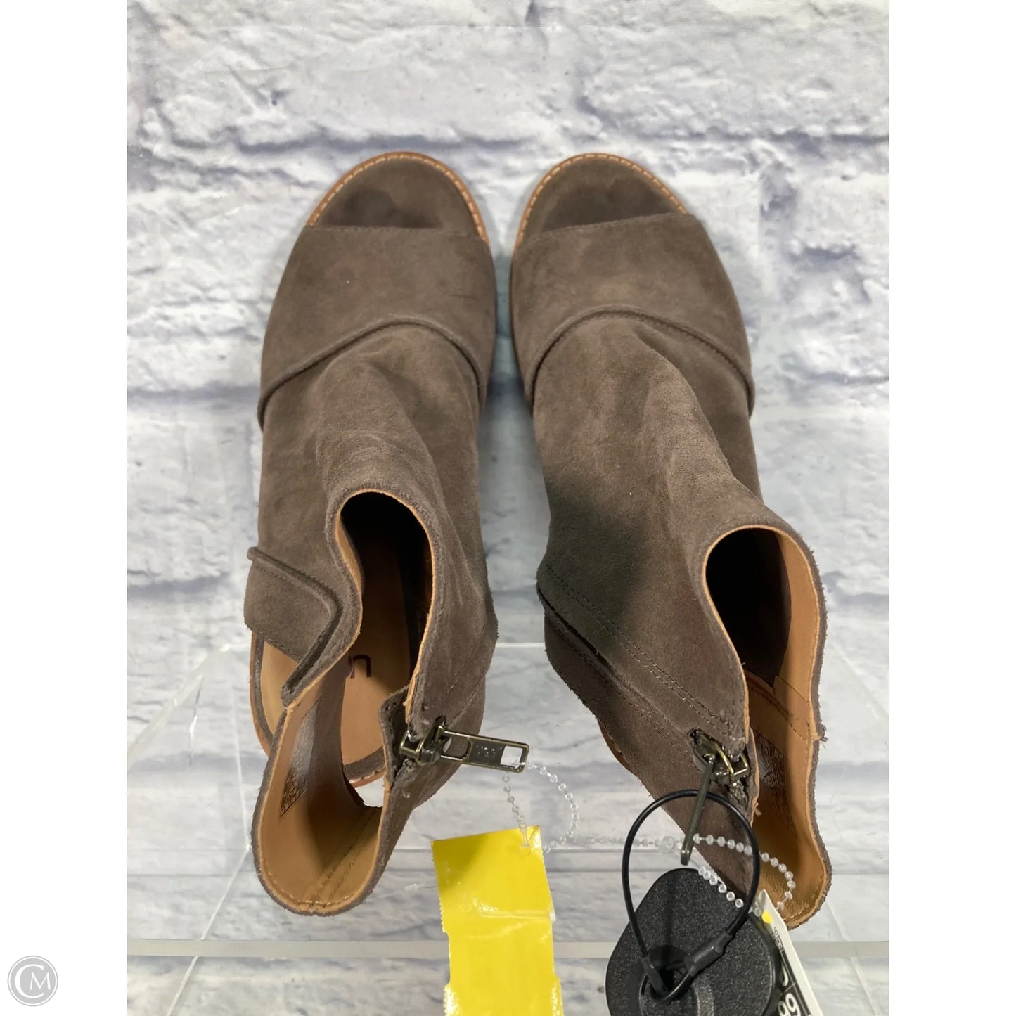 Boots Designer By Ugg In Taupe, Size: 9