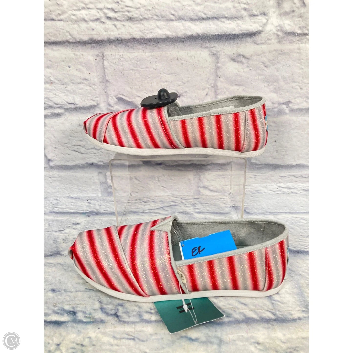 Shoes Flats By Toms In Red & Silver, Size: 7.5