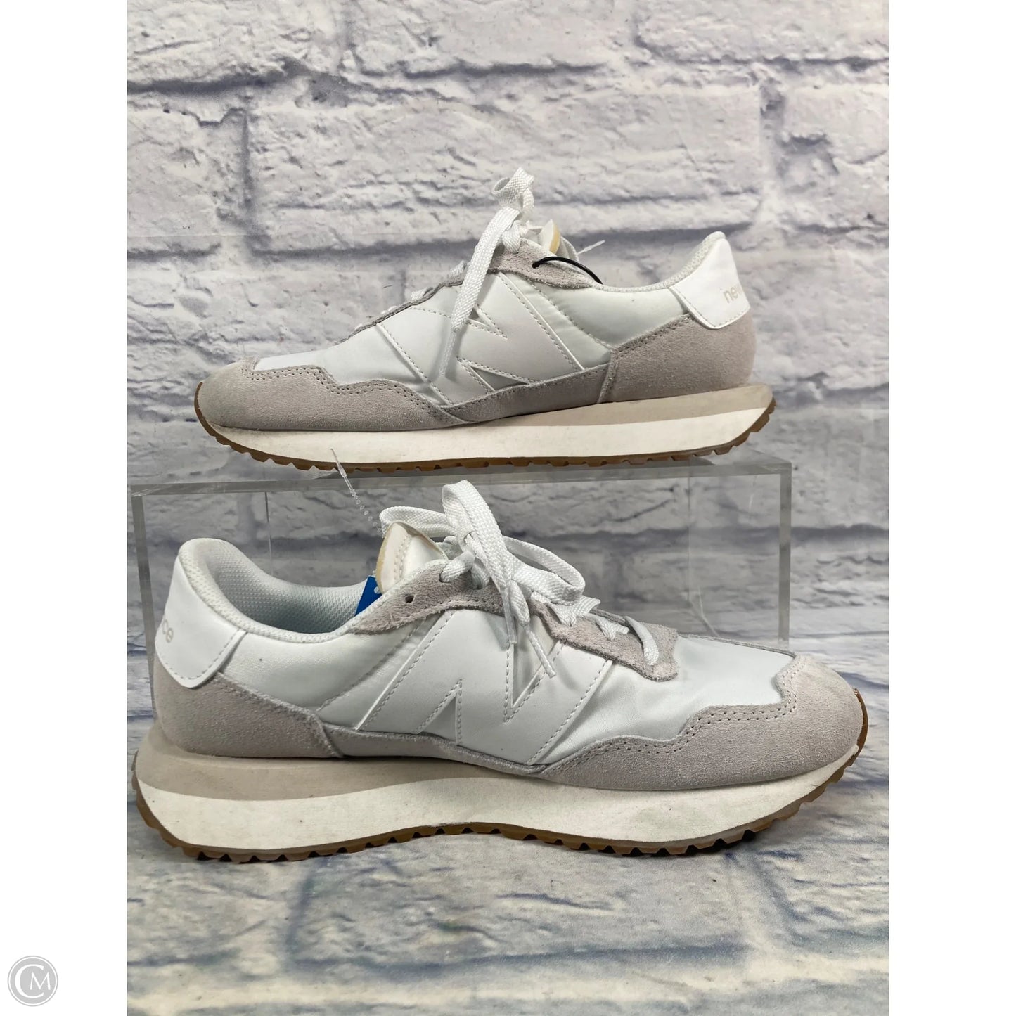 Shoes Sneakers By New Balance In Grey & White, Size: 10