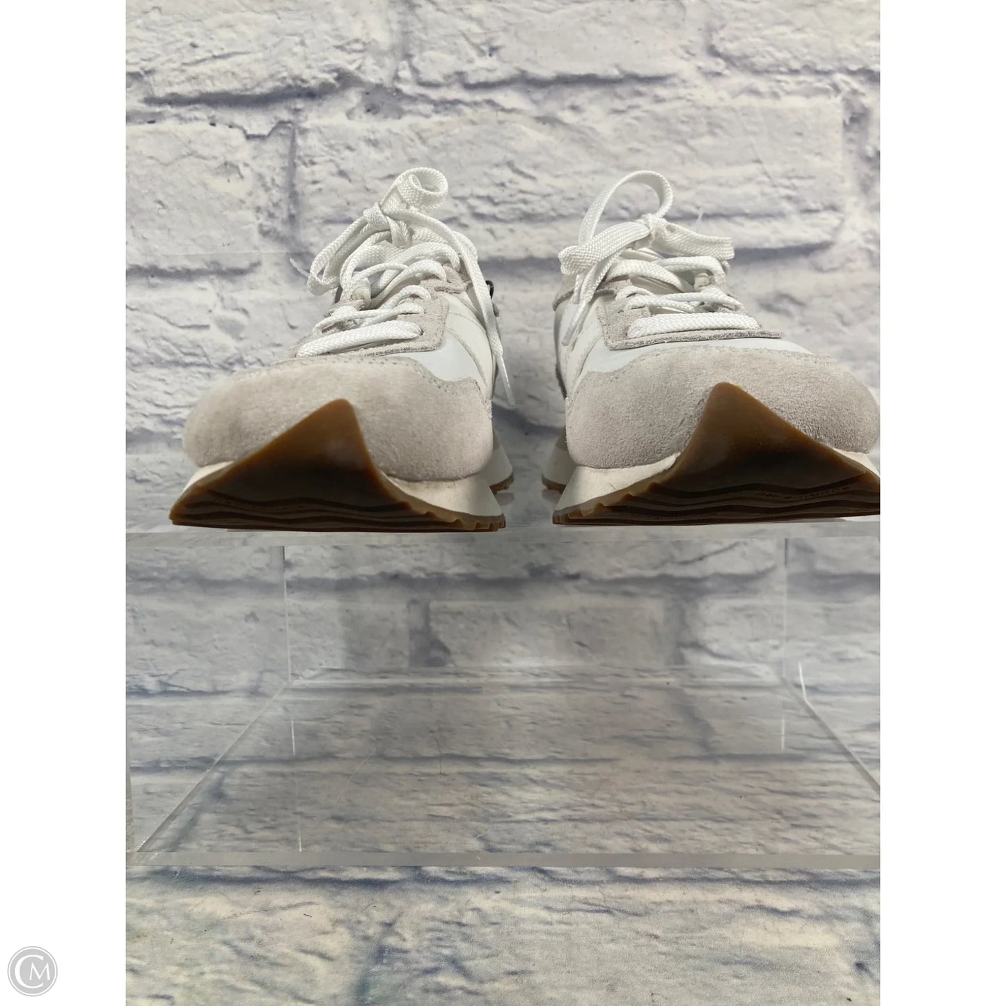 Shoes Sneakers By New Balance In Grey & White, Size: 10