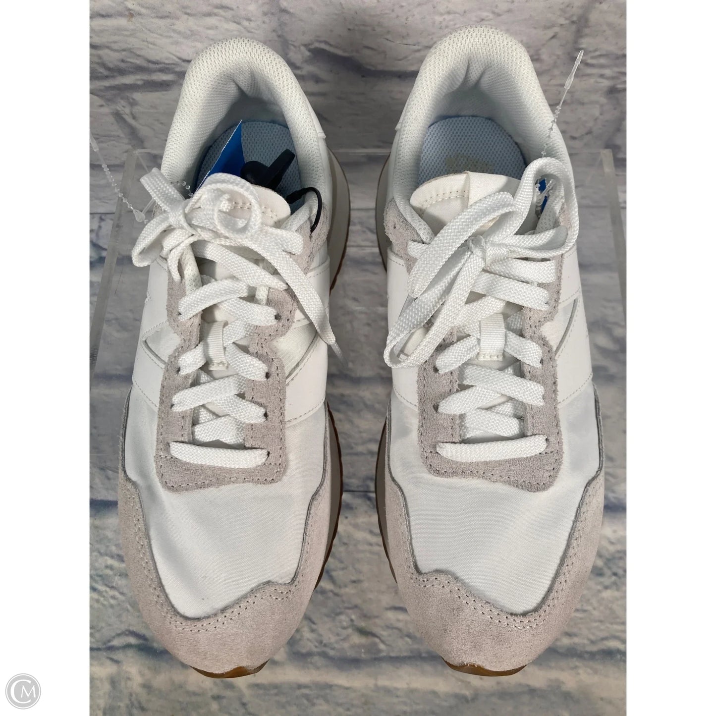 Shoes Sneakers By New Balance In Grey & White, Size: 10
