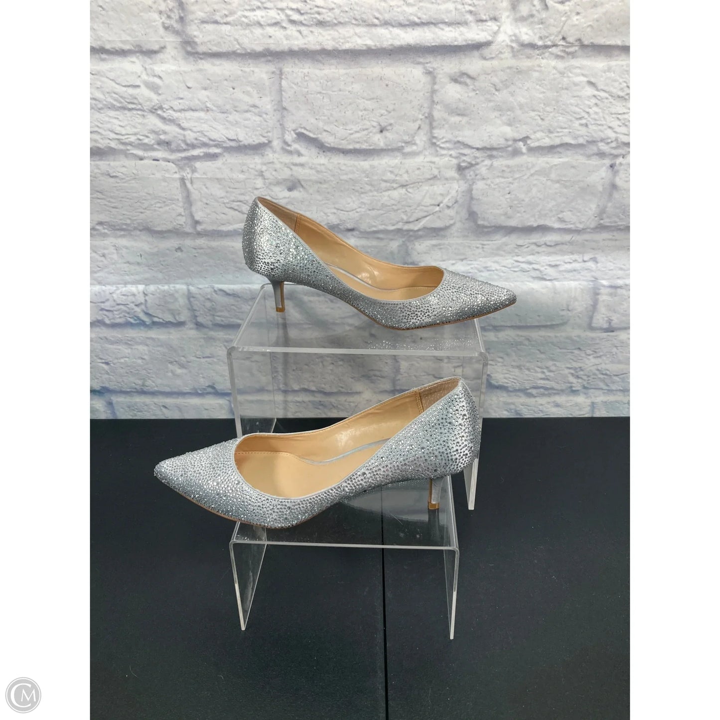 Shoes Heels Kitten By Clothes Mentor In Silver, Size: 9.5