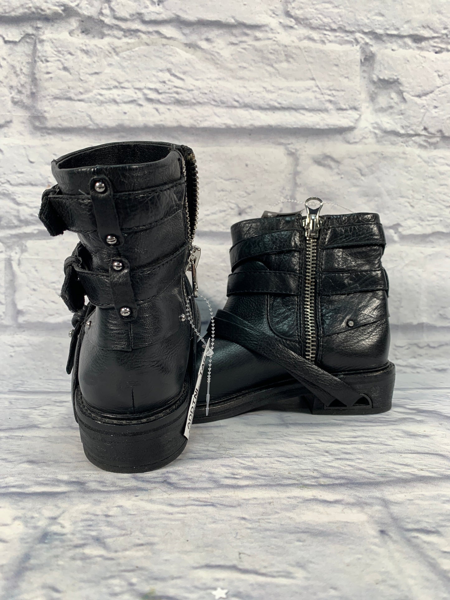 Black Boots Ankle Flats Dolce Vita, Size 6