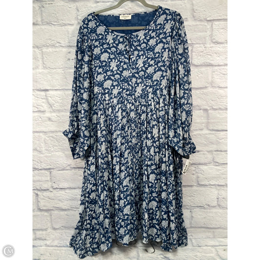 Dress Casual Short By Clothes Mentor In Blue & White, Size: L