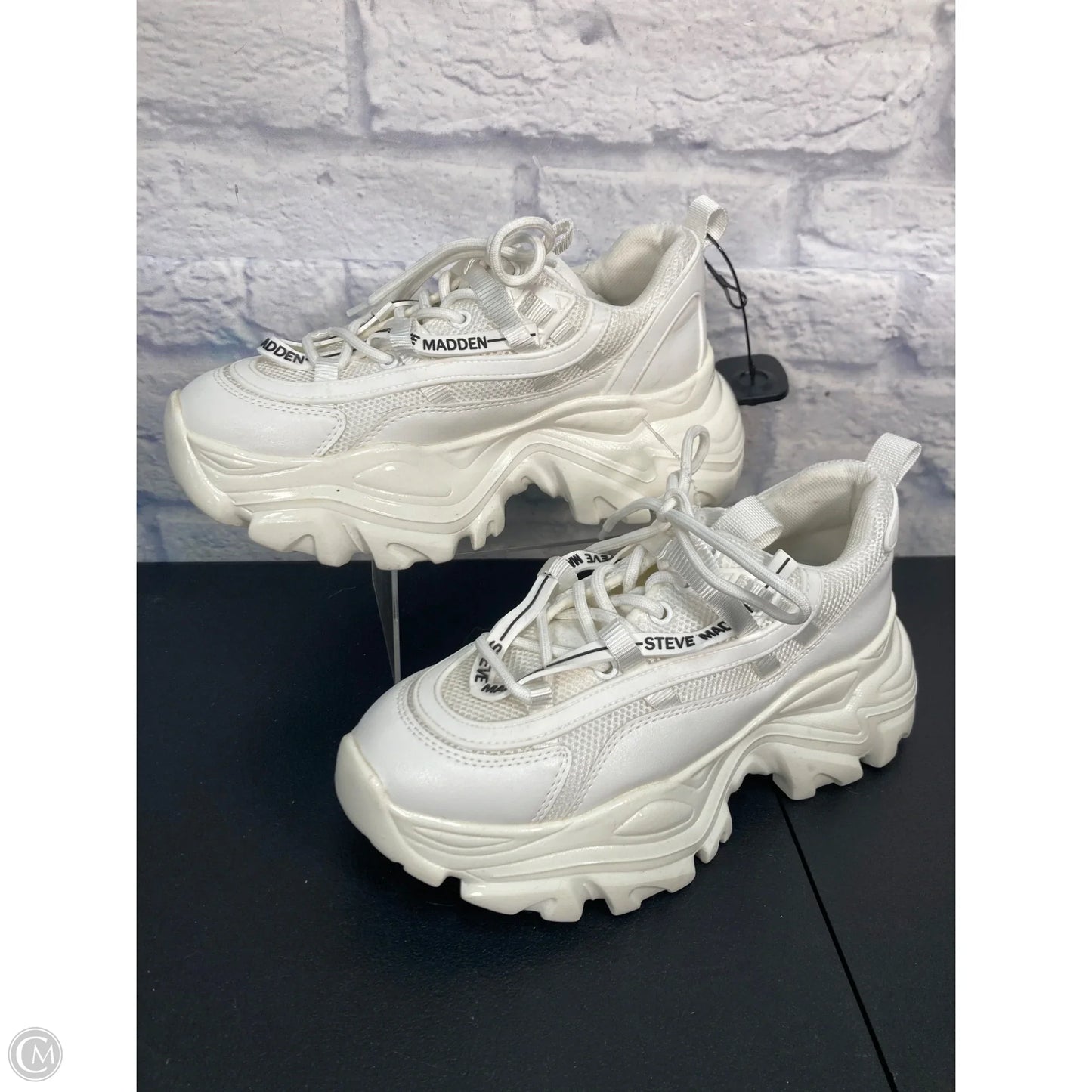 Shoes Sneakers By Steve Madden In White, Size: 9.5