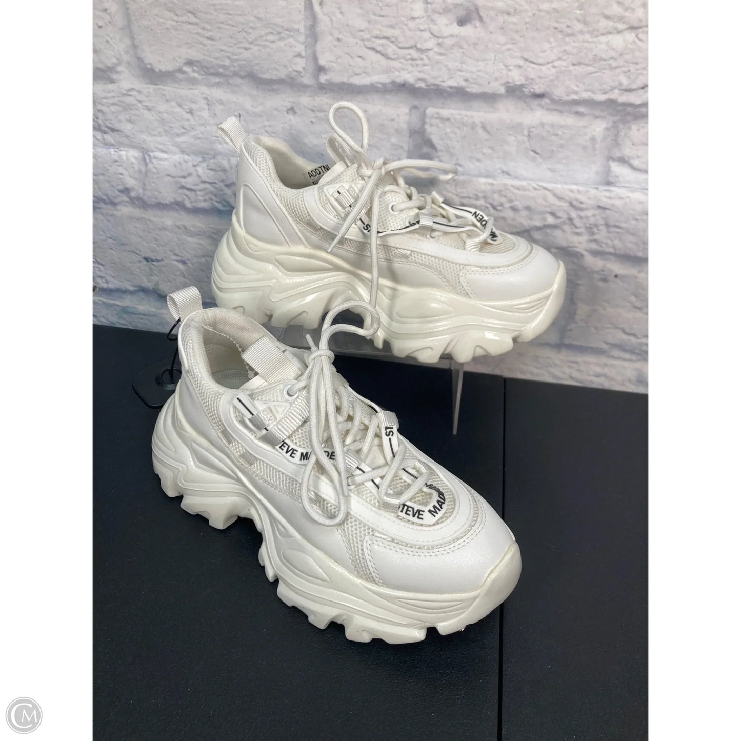 Shoes Sneakers By Steve Madden In White, Size: 9.5